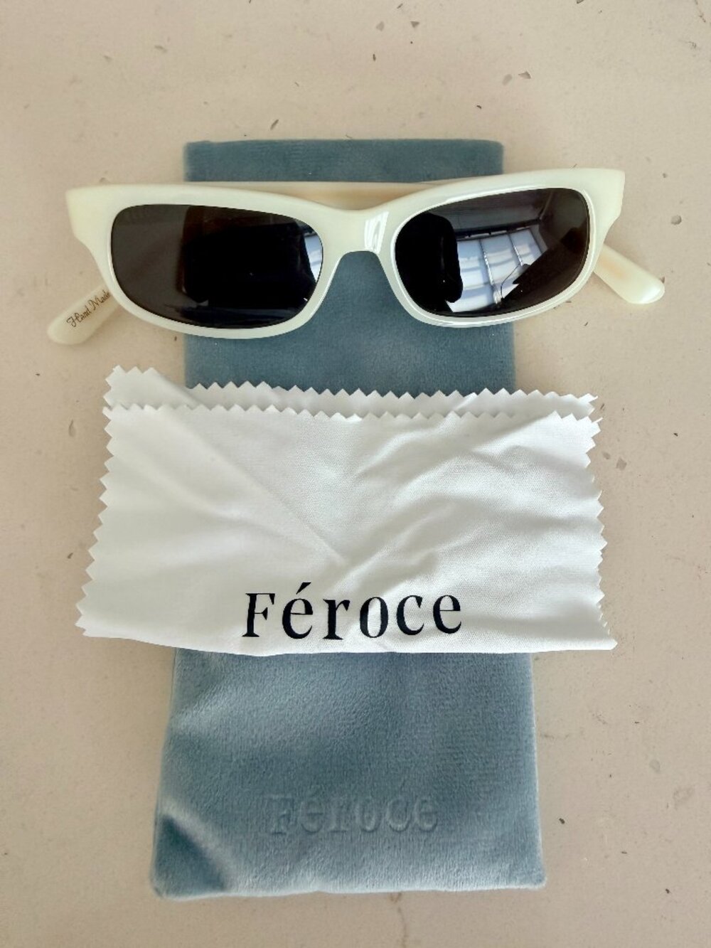 Feroce Off-White Polarized Hilary Style Sunglasses